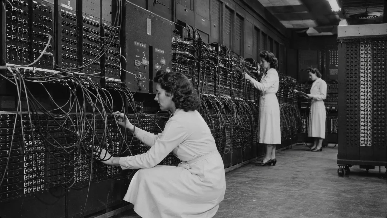 ENIAC と 6 人 の 女 性 プ ロ グ ラ マ ー ─ コ ン ピ ュ ー タ 黎 明 期 の 影 の 主 役 の表紙イラスト